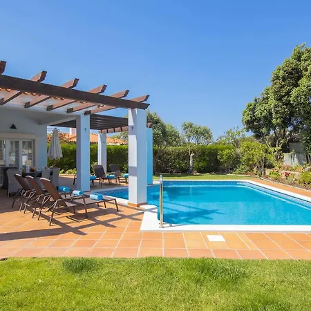 Guest house With Private Pool Amoreira (Leiria)