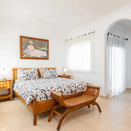 With Private Pool Guest house Amoreira (Leiria)